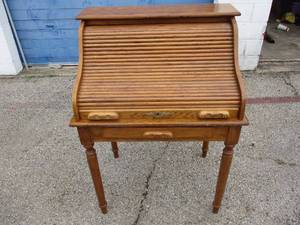 lot 17 image: Small Roll Top Desk,  With 5-Upper Drawers And 1- Center Drawer, About 32 x 34 x 35-H