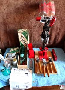 lot 3 image: MEC 600 Jr 12 Gauge Reloader  - complete with  Extra parts