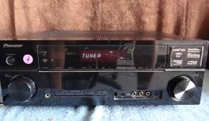 lot 4 image: Pioneer VSX-820-K 5.1-Channel HDMI 1080P HD HDTV Home Theater AV Receiver - POWERS ON