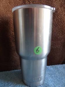 lot 15 image: LARGE 32 OZ YETI TUMBLER WLID