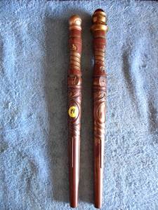 lot 19 image: GREAT WOLFS LODGE NEW KINGDOM COLLECTIBLE LIGHT UP WANDS - CHECK COMPS (X2)
