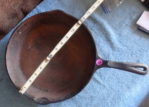 lot 26 image: Wagners 1891 Original Cast Iron 11 14 Skillet Griddle
