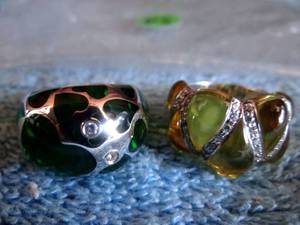 lot 45 image: COLORFUL PAIR OF STERLING .925 RINGS AS SHOWN