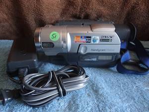 lot 51 image: Sony Handycam Vision CCD-TRV308 SteadyShot Hi8 NTSC Video Camera 460X Zoom - TESTED WORKS $$$$