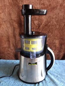 lot 107 image: BELLA NUTRIPRO COLD PRESS JUICER BY SENSIO - MODEL JE5616 - TESTEDWORKING