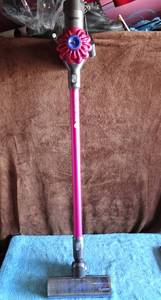 lot 124 image: Dyson Max - Tested, Working Cyclone wCharger