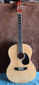 lot 131 image: KONA ACOUSTIC GUITAR WGIG BAG