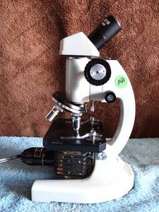 lot 141 image: Binocular Microscope WF-10X Eyepiece w 3 Lenses & Light - TESTEDWORKS