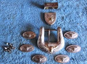lot 171 image: BEAUTIFUL LONGHORN SILVER BELT DECORATION KIT