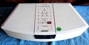 lot 204 image: BOSE WAVE RADIO AWR1-1W AMFM ALARM CLOCK RADIO OFF WHITE - AMAZING SOUND