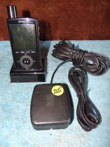 lot 205 image: SIRIUS XM PORTABLE RADIO W ANTENNA