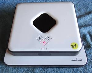 lot 214 image: Evolution Robotics iRobot Mint Vacuum Cleaner Model 4200 wCharger