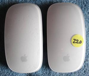 lot 220 image: Apple Magic Mouse A1296 MB829LLA (Bluetooth, AA Battery) (X2) $$$