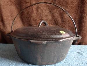 lot 229 image: Vintage Cast Iron Pot with Handle Dutch Oven Marked NO8-B(7) 10-14 Inch