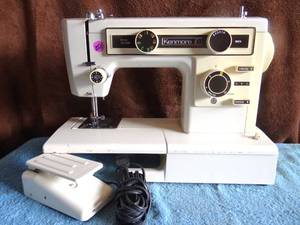 lot 251 image: KENMORE SEWING MACHINE MODEL 385.WITH PEDAL
