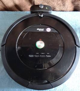 lot 263 image: iROBOT ROOMBA WITH CHARGING BASE - TESTEDTALKINGCHARGING - TESTEDWORKING WELL