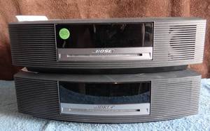 lot 303 image: Bose Wave Music System Model AWRCC1 CD Radio (X2) - BOTH MARKED CD NOT WORK, RADIO GOOD