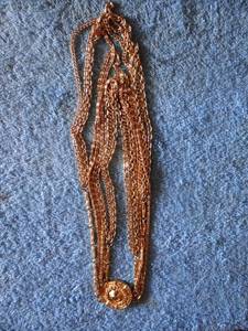 lot 311 image: GOLD TONE NECKLACE AS SHOWN