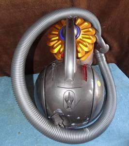 lot 332 image: Dyson DC39 Bagless Canister Vacuum Yellow - TESTEDPOWERS ON