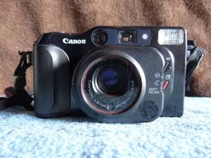 lot 348 image: VINTAGE CANON SURE SHOT TELE QUARTZ DATE FILM CAMERA 4070 MM LENS - POINT & SHOOT $$$