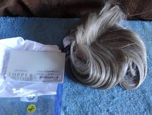 lot 362 image: JON RENAU HUMAN HAIR TOPPER 366 EASI PART HD XL 8 - COLOR 101-48T (UNUSED W TAGS)
