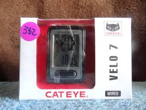 lot 382 image: Bicycle Computer Cateye CC-VL520 Velo-7 Wired Black NEW