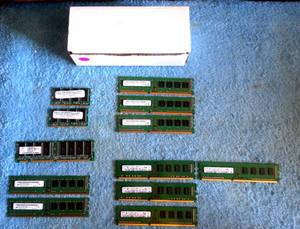 lot 406 image: LARGE LOT OF COMPUTER MEMORY CARDS AS SHOWN - SEE PICS FOR SIZES
