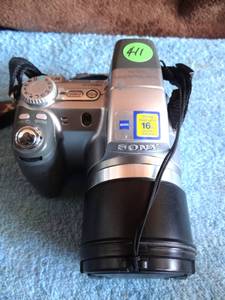 lot 411 image: Sony Cyber-shot DSC-H2 6.0MP Digital Camera - Silver