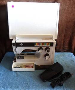 lot 415 image: RARE Husqvarna Viking 6370 Sewing Machine Manual Pedal Cover Bobbin Case Feet Extras $$$$