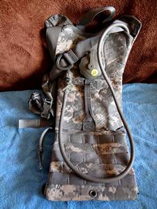 lot 13 image: US Military Molle II HYDRAMAX Hydration System Pouch