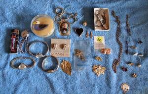 lot 22 image: LARGE COLLECTION OF JEWELRY & WATCHES AS SHOWN