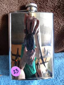 lot 23 image: 8 OZ STAINLESS STEEL DRINKING FLASK - NEVER USED