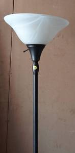 lot 58 image: NICE FLOOR LAMP AS SHOWN