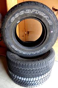 lot 71 image: GOODYEAR WRANGLER TIRES - 3 TOTAL 30 X 9.50R15LT