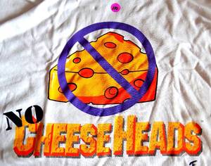 lot 110 image: NO CHEESEHEADS T- SHIRT - ANTI GREEN BAY PACKERS SHIRT - SIZE XL