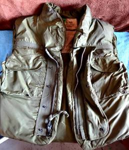 lot 114 image: VINTAGE VIETNAM ARMOR BODY FRAGMANTATION VEST W 34 COLLAR - SIZE MEDIUM - PERFECT CONDITION (MODEL 8470-122-1300) $$$