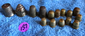 lot 157 image: BRASS THIMBLE COLLECTION AS SHOWN