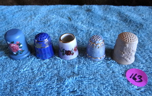 lot 163 image: BLUE THEMED THIMBLE COLLECTION AS SHOWN