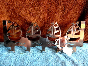 lot 180 image: OVER THE DOOR METAL COAT HANGER WITH 4 HOOKS - NAUTICAL THEME
