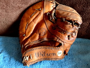 lot 204 image: VINTAGE Vintage Wilson A2850 Big Scoop Gil Hodges Leather First Baseman Baseball Glove - $$$