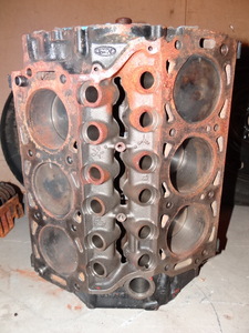 lot 208 image: ENGINE BLOCK - WAS TOLD FITS FORD RANGER