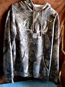 lot 213 image: RED HEAD BRAND CAMO HOODED SWEATSHIRT - MENS LARGE