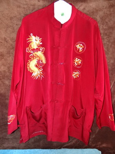 lot 215 image: BEAUTIFUL ASIAN THEMED DRESS SHIRT WITH EMBROIDERED DRAGON