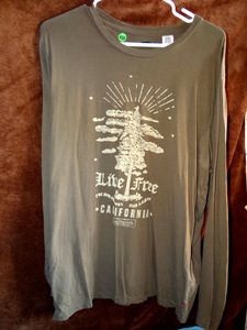lot 233 image: LEVIS LIVE FREE CALIFORNIA LONG SLEEVE SHIRT - MENS LARGE