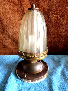 lot 241 image: VINTAGE BRASS LAMP - CEILING OR WALL MOUNT