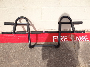 lot 244 image: DOOR HANGING CHIN UP BAR