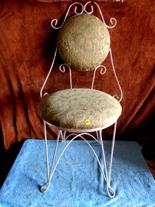 lot 255 image: LOVELY MAKEUP CHAIR WITH METAL BASE