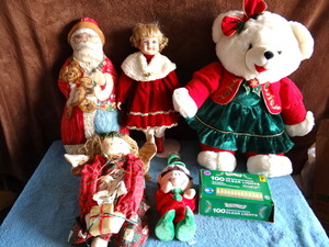 lot 268 image: NICE ASSORTMENT OF CHRISTMAS THEMED DOLLS PLUS LIGHT SET