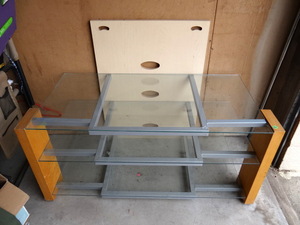 lot 269 image: GREAT TVENTERTAINMENT STAND - 3 GLASS SHELFS WITH METAL & WOOD ACCENTS