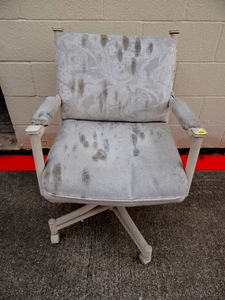 lot 279 image: SWIVEL CHAIR - ROLLS EASILY
